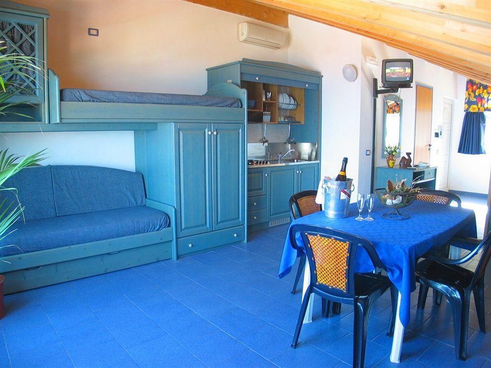 Oasi Azzurra Aparthotel Messina Eksteriør bilde
