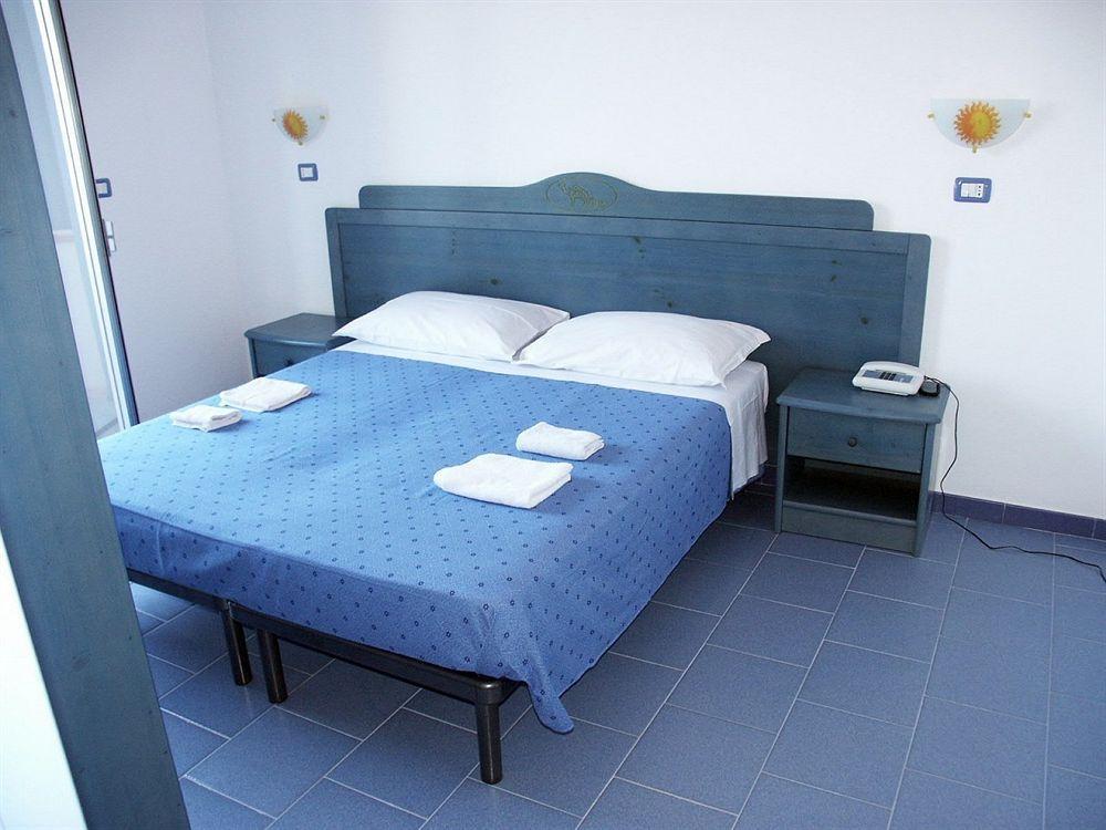 Oasi Azzurra Aparthotel Messina Eksteriør bilde