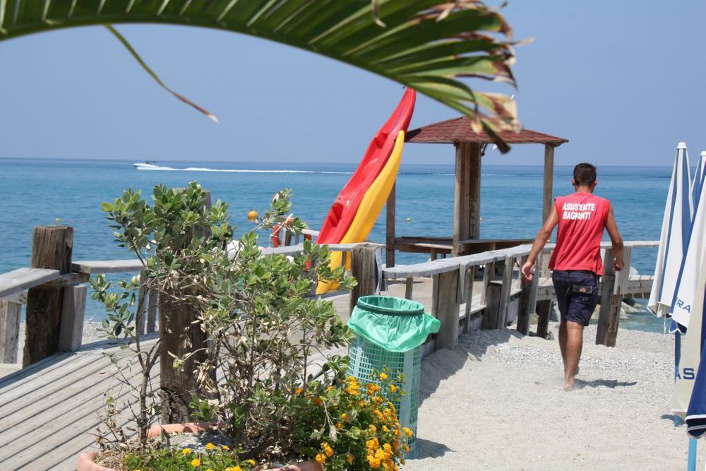 Oasi Azzurra Aparthotel Messina Eksteriør bilde