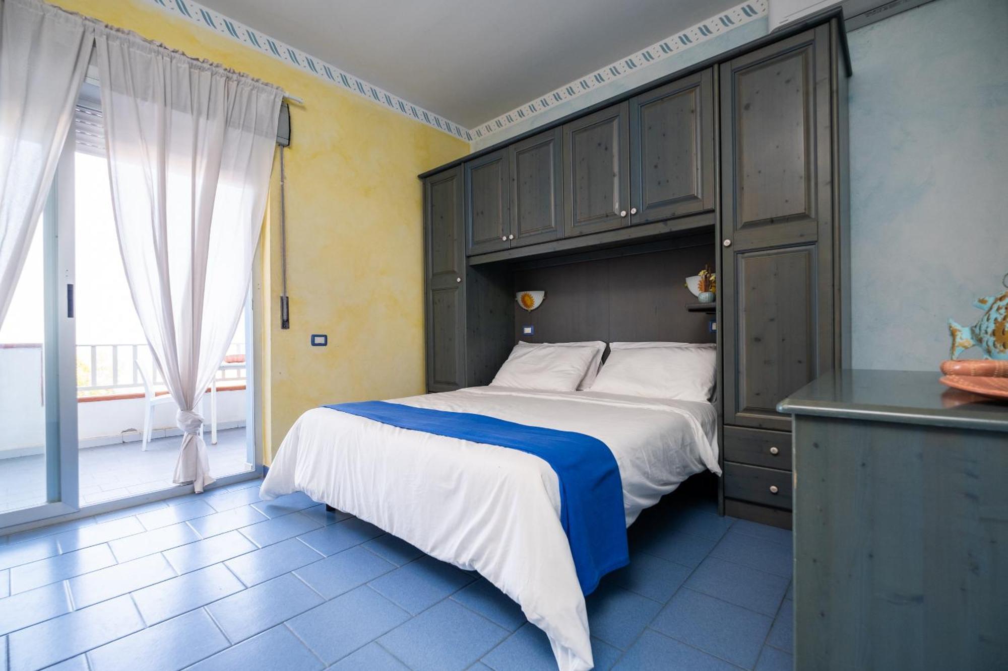 Oasi Azzurra Aparthotel Messina Eksteriør bilde