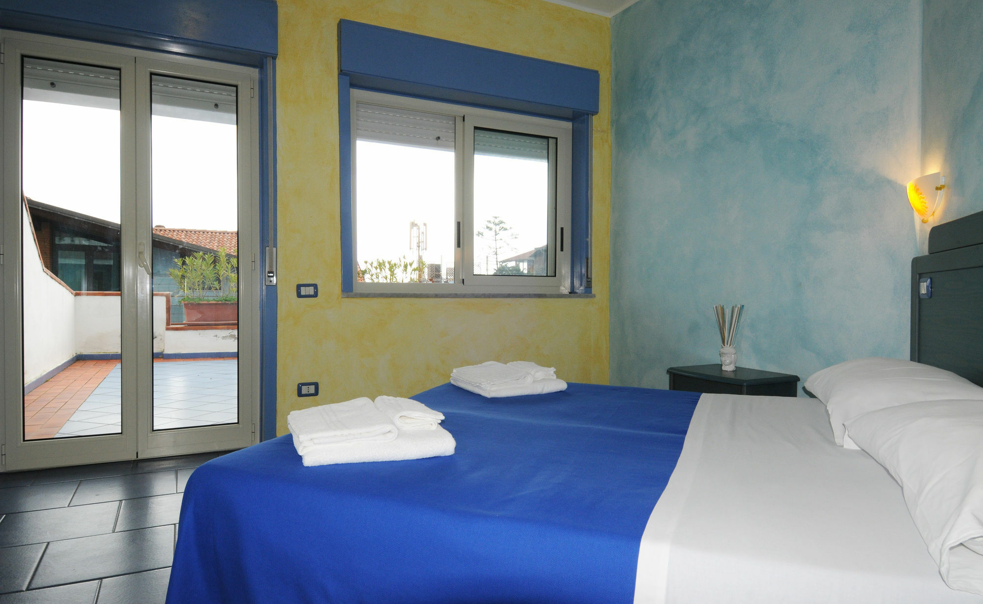 Oasi Azzurra Aparthotel Messina Eksteriør bilde